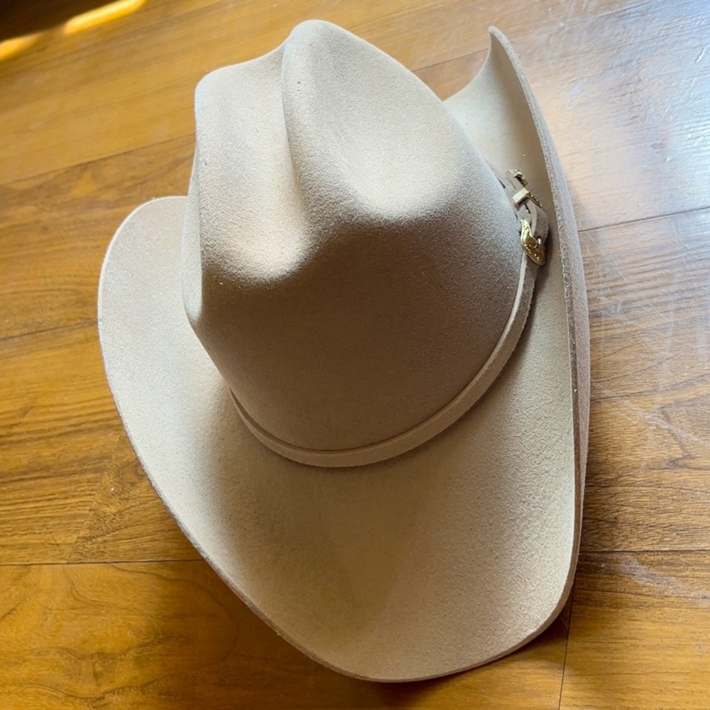 Cowboy 🤠 / 57 / 7 1/8 /